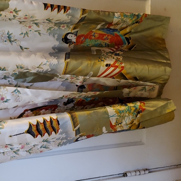 Lian Lin kimono robe with belt. - Picture 2 of 10